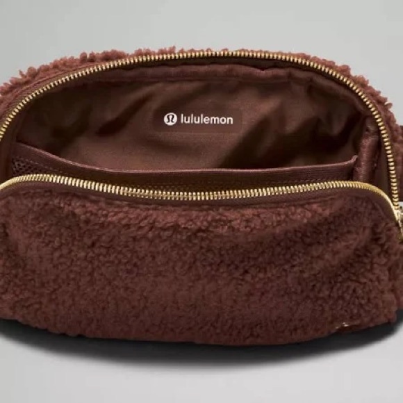Lululemon Everywhere Fleece Belt Bag 1L – Brown / Earth - Picture 3 of 11